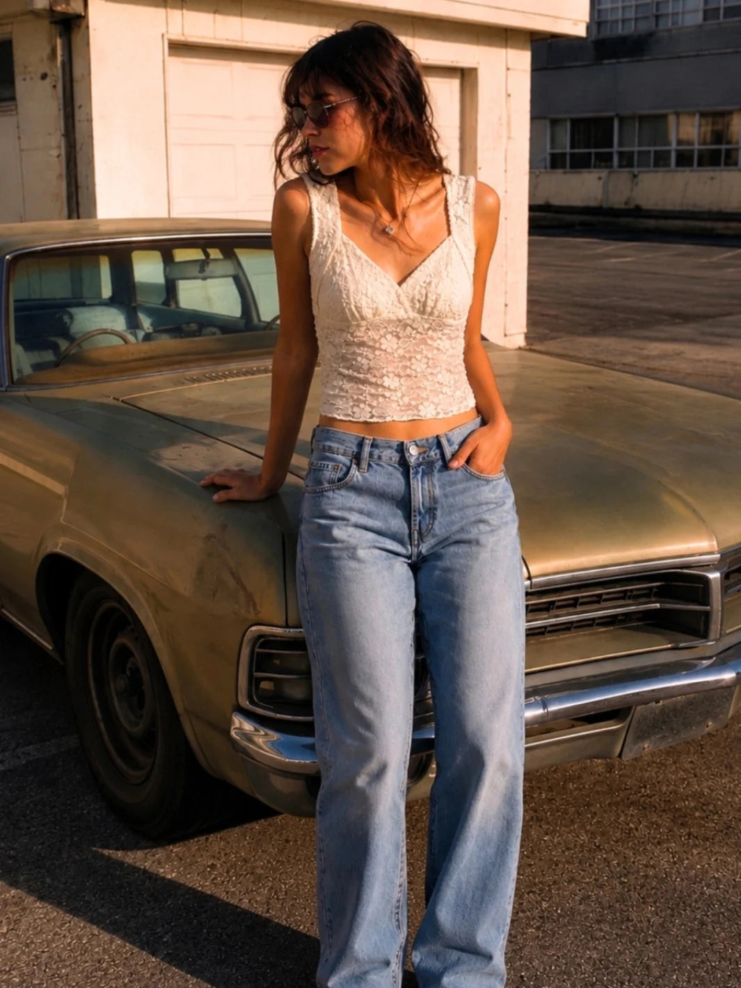 SOFT LACE SLEEVELESS TOP OFF WHITE