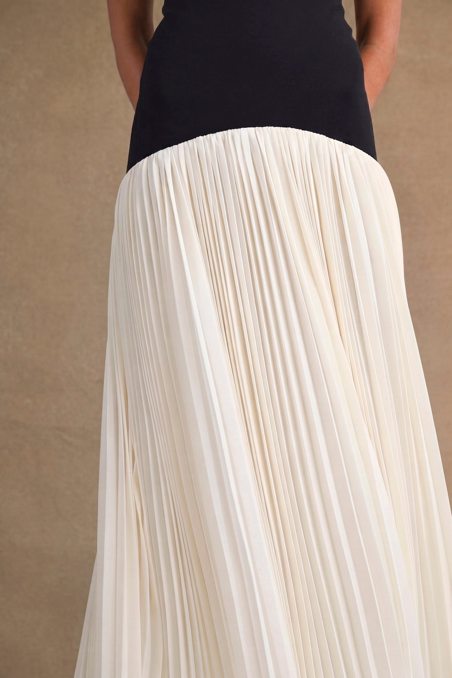 STRAPLESS FIT BODICE PLEATED SKIRT MIX MAXI DRESS